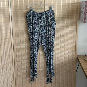 Anthropologie Daily Practice
Floral Patterned Pants
Size Large